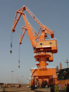 port crane / rubber-tired / level luffing