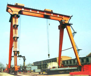 floor track container stacking crane