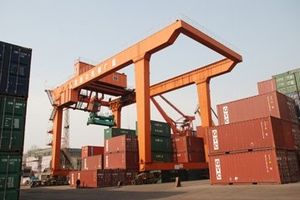 floor track container stacking crane