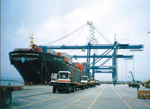 super post-Panamax container gantry crane