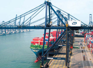 super post-Panamax container gantry crane