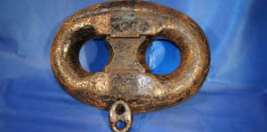 Kenter shackle for ships