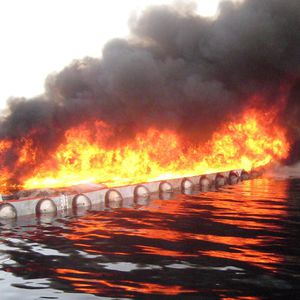 pollution control boom / floating / sheltered waters / fire-resistant