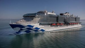 cruising cruise ship 1