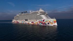 cruising cruise ship 1