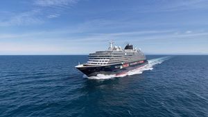 cruising cruise ship 1