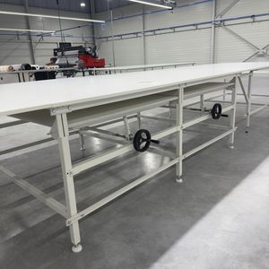 needle cutting and spreading table