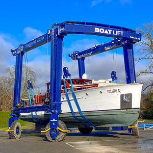 remotely controlled travel lift 1