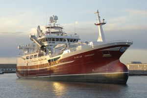 fishing trawler commercial fishing vessel