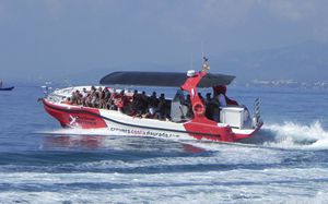 sightseeing boat