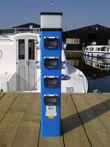 electrical distribution pedestal / water supply / with built-in light / for docks