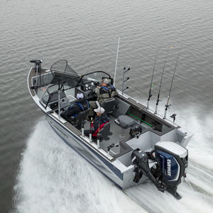 outboard bay boat