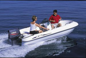 outboard center console boat