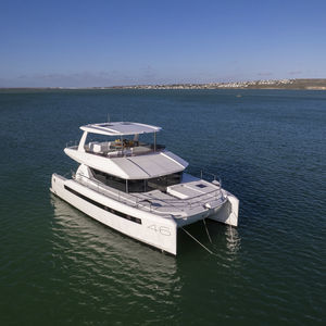 catamaran express cruiser
