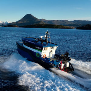 dive support boat 1