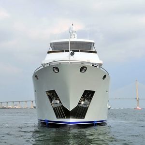 cruising motor yacht