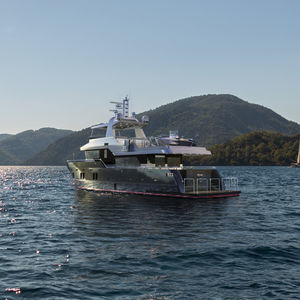 cruising motor yacht
