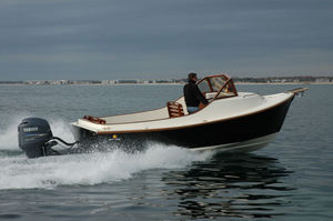 outboard center console boat