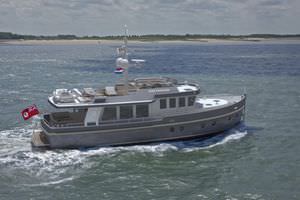cruising motor yacht