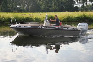 outboard center console boat