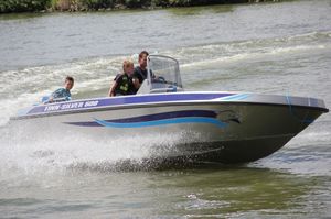 outboard center console boat