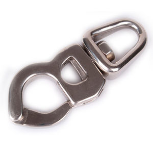 snap shackle with swivel