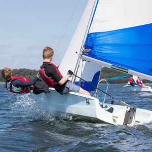 single-handed sailing dinghy