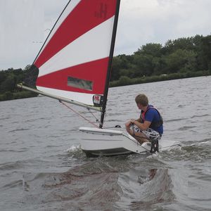 single-handed sailing dinghy
