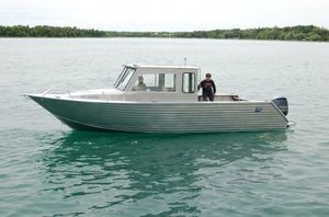 outboard cabin cruiser