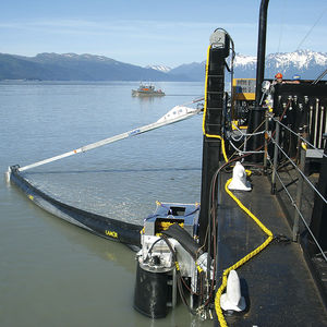 oil skimmer with sweeping arm / for ships