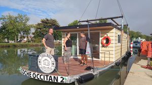 inboard houseboat