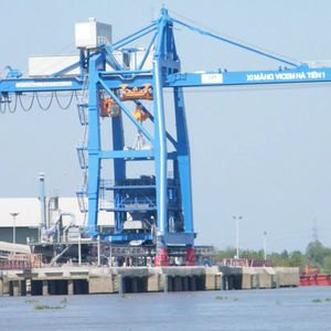 post-Panamax container gantry crane