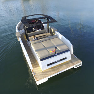 outboard center console boat