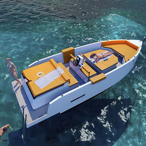 outboard center console boat / center console / open / 10-person max.