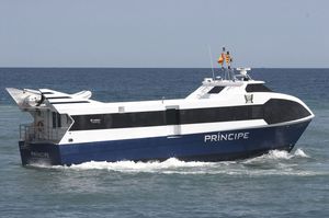 sightseeing boat