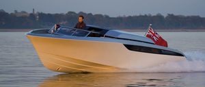inboard cabin cruiser / twin-engine / open / yacht tender