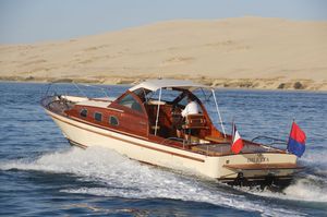 inboard express cruiser