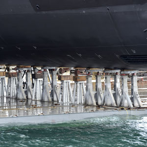 motor boat stand 1