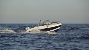 outboard day cruiser 1