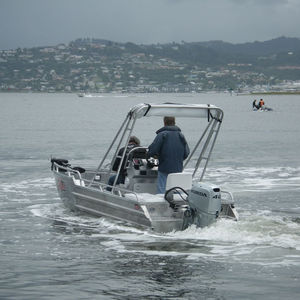 outboard center console boat