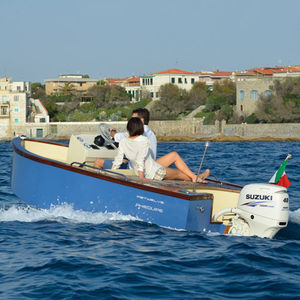 outboard center console boat