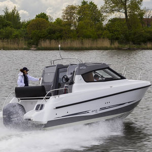 outboard cabin cruiser