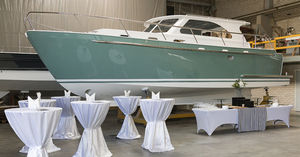 inboard express cruiser