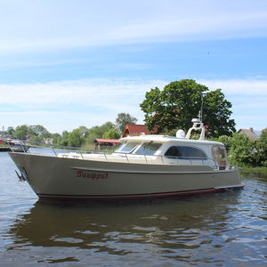inboard express cruiser
