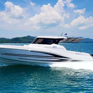 outboard center console boat