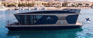 inboard houseboat