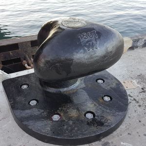 terminal mooring bollard