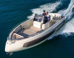 inboard center console boat
