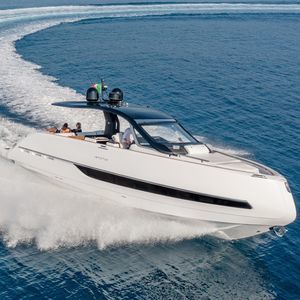 inboard express cruiser