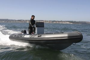dive support boat 1